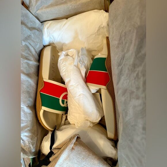 Women Gucci Slides - Picture 7 of 7